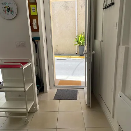 Sous Le Soleil De - Histoire De Cles Apartament